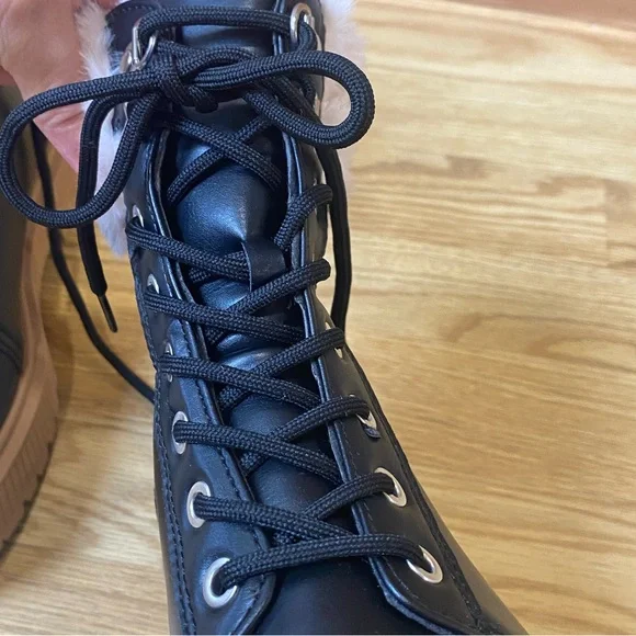 Boots with the fur! Platform “combat “ boots size 8 EUC - Picture 10 of 16